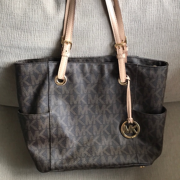 Michael Kors Monogram Jet Set tote - Picture 2 of 8
